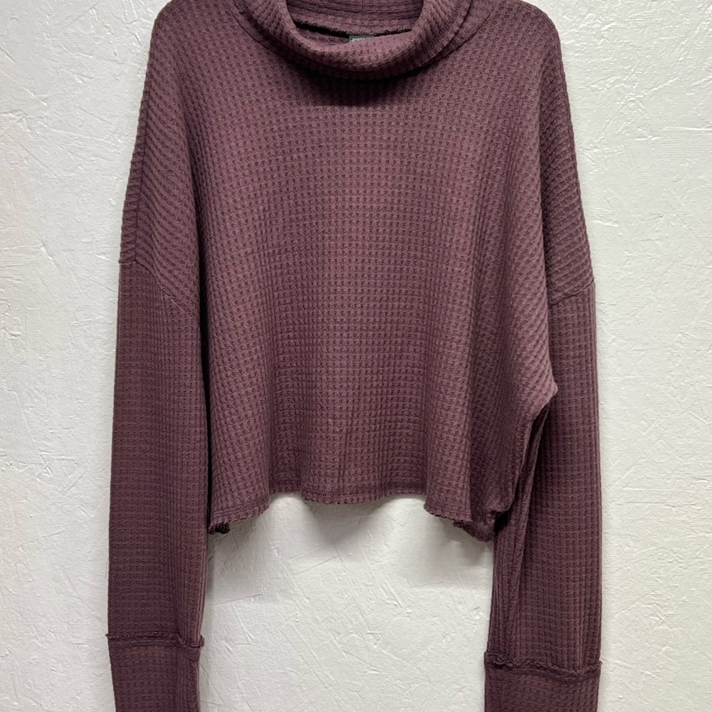 𝅺WOMEN'S Long Sleeve Turtleneck Cozy Boxy Cropped T-Shirt Wild Fable - Picture 2 of 10